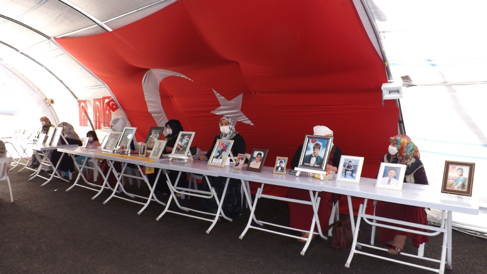 HDP önündeki ailelerin evlat nöbeti 337’nci gününde