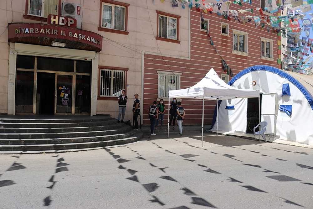 HDP önündeki ailelerin evlat nöbeti 342’nci gününde