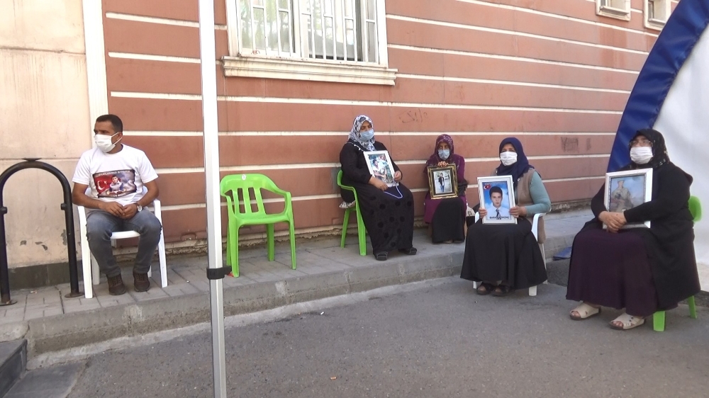 HDP önündeki ailelerin evlat nöbeti 356’ncı gününde