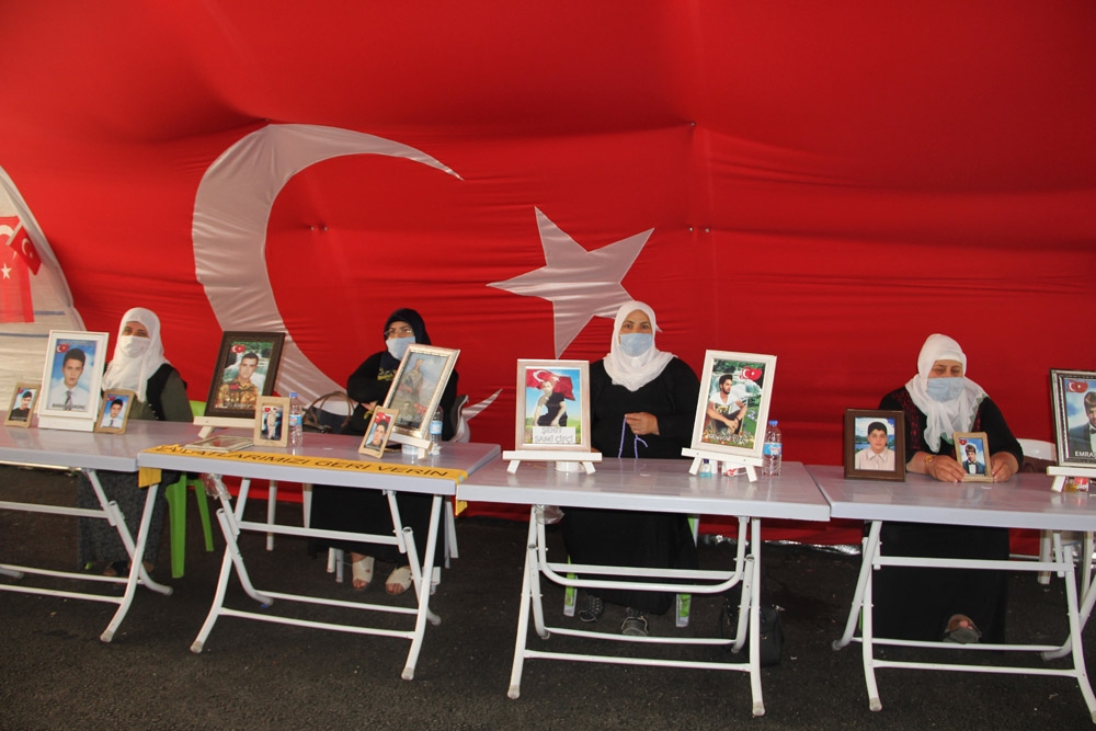 HDP önündeki ailelerin evlat nöbeti 360’ıncı gününde