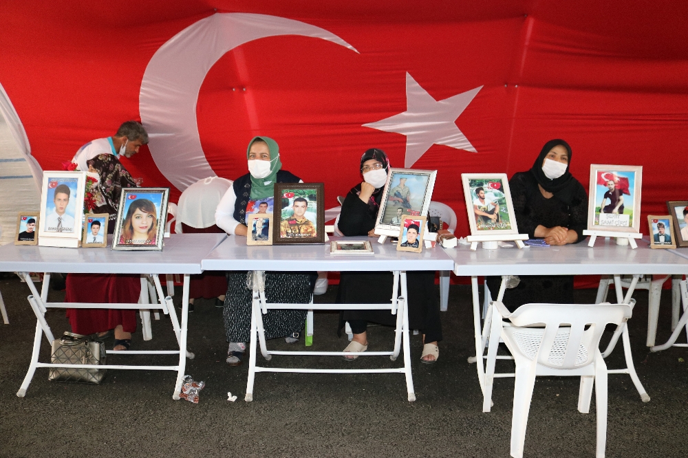 HDP önündeki ailelerin evlat nöbeti 366’ncı gününde