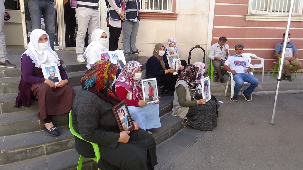 HDP önündeki ailelerin evlat nöbeti 371’inci gününde