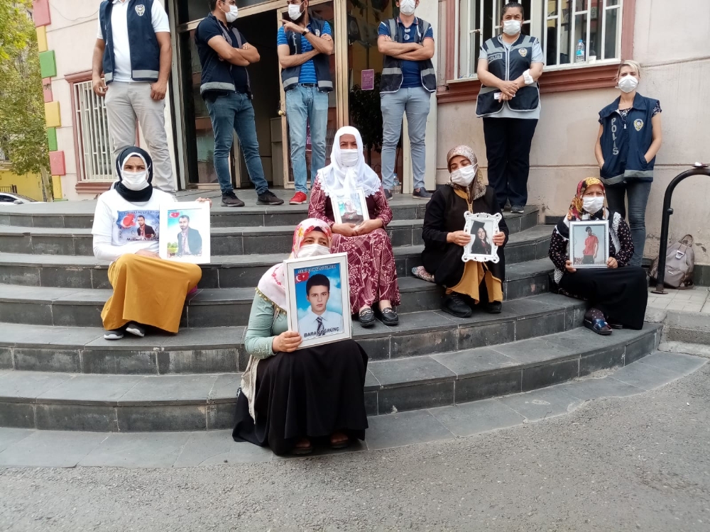 HDP önündeki ailelerin evlat nöbeti 374’üncü gününde
