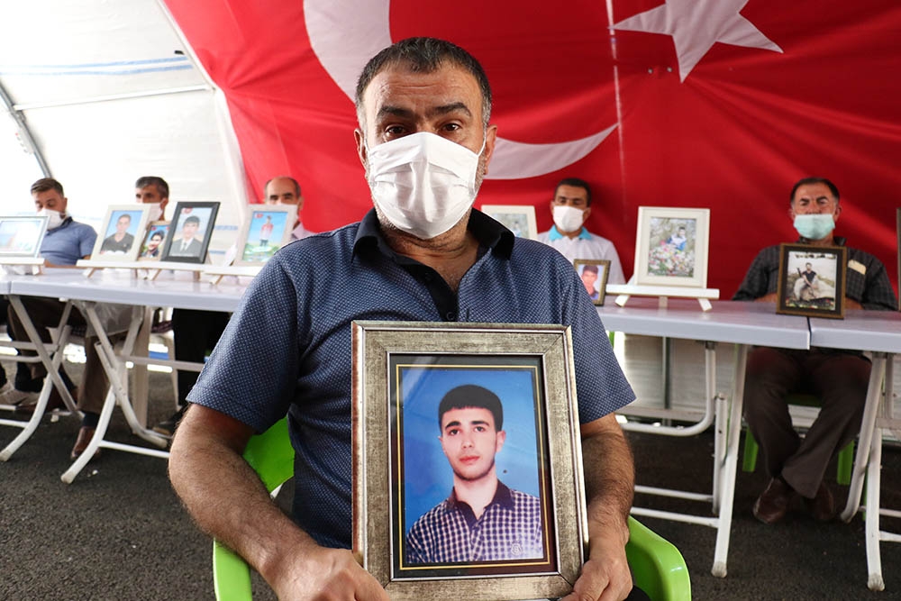 HDP önündeki ailelerin evlat nöbeti 390’ıncı gününde