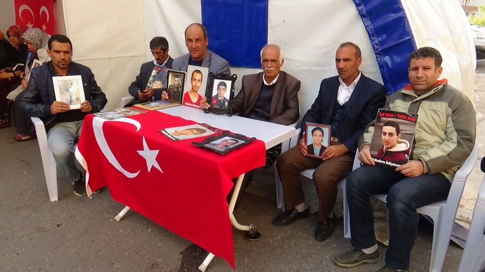 Hdp Önündeki Ailelerin Evlat Nöbeti 73. Günde