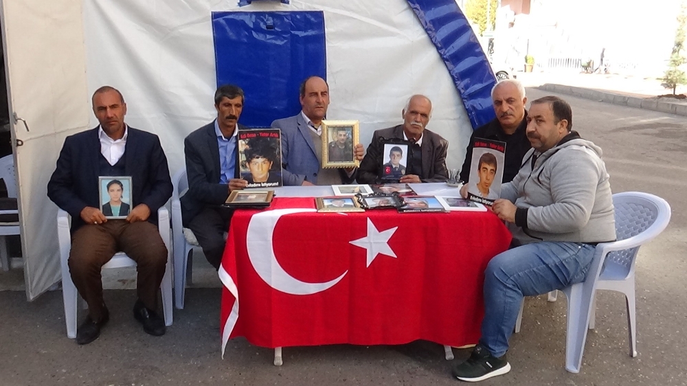 HDP Önündeki Ailelerin Evlat Nöbeti 75İnci Günde