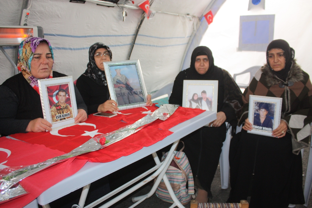 Hdp Önündeki Ailelerin Evlat Nöbeti 85İnci Gününde