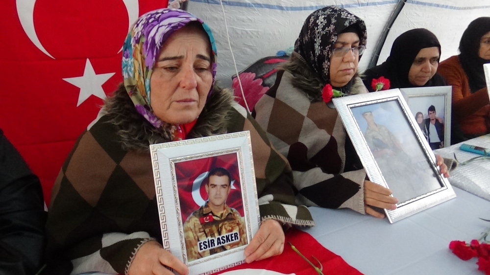 Hdp Önündeki Ailelerin Evlat Nöbeti 87Nci Günde