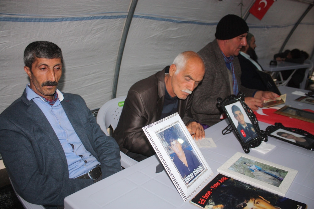 Hdp Önündeki Ailelerin Evlat Nöbeti 90Incı Gününde Devam Ediyor