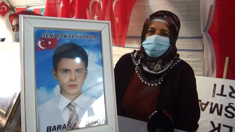 HDP önündeki ailelerin umutlu bekleyişi sürüyor
