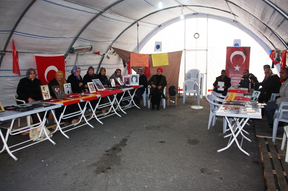 Hdp Önündeki Evlat Nöbeti 106. Gününde