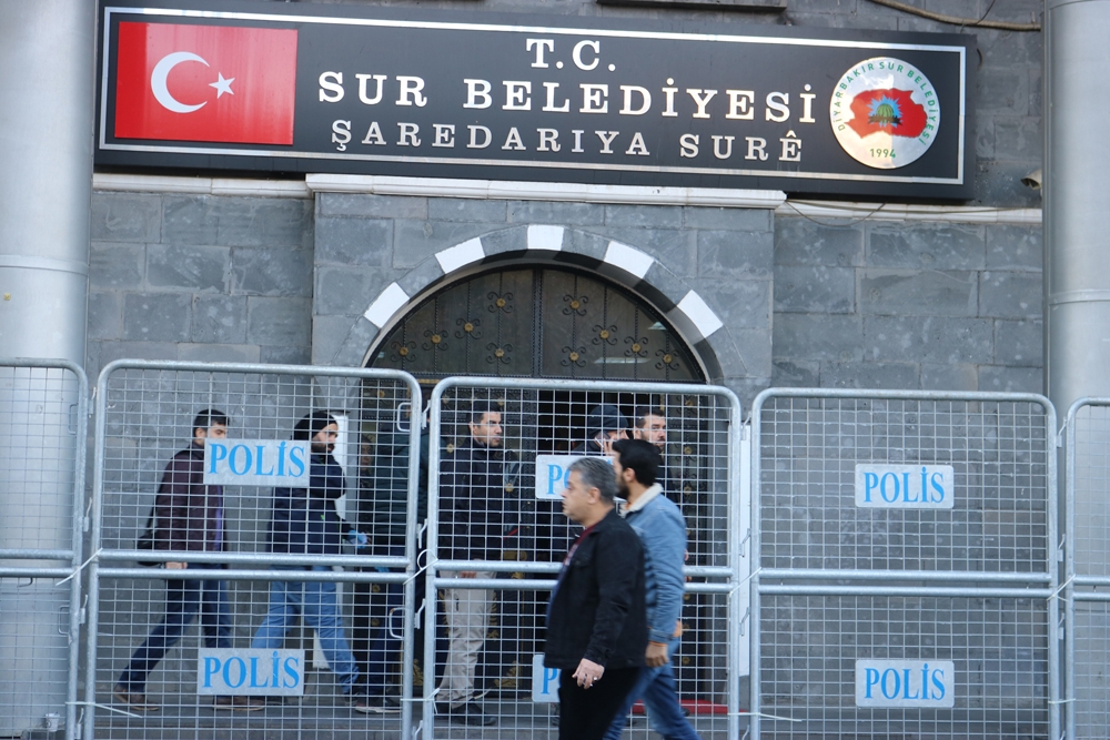 Hdpli Sur Belediye Başkanı Filiz Buluttekin Gözaltına Alındı