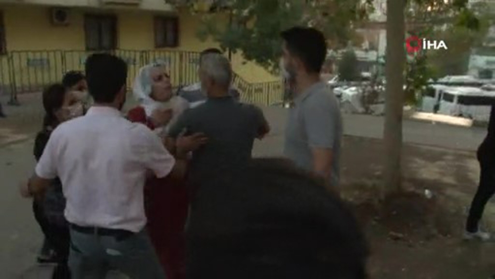 HDP’li vekil Remziye Tosun’dan evlat nöbetindeki ailelere hakaret