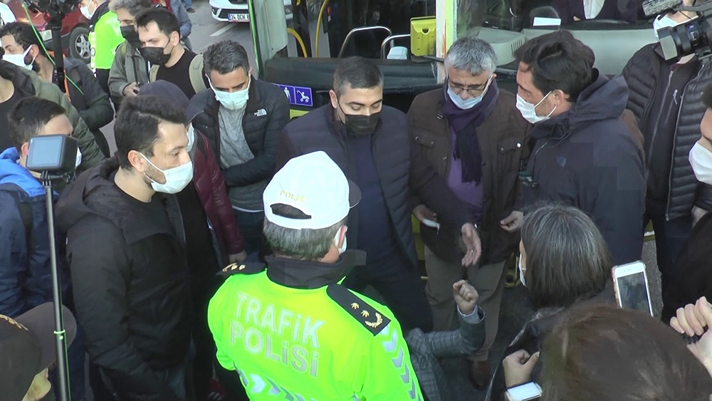 HDP’li vekiller dokunulmazlıklarını kullanarak yol kapatmaya kalktı
