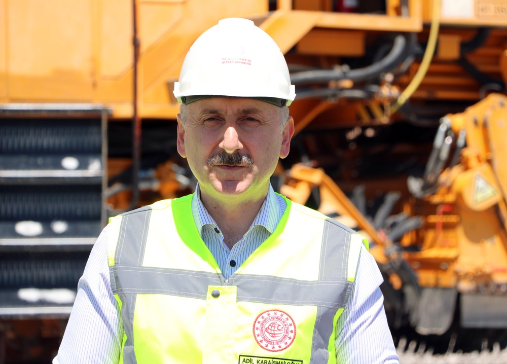 “Hedefimiz 2023 yılına 3 bin 500 kilometre demir yolu hattı ile girmek”