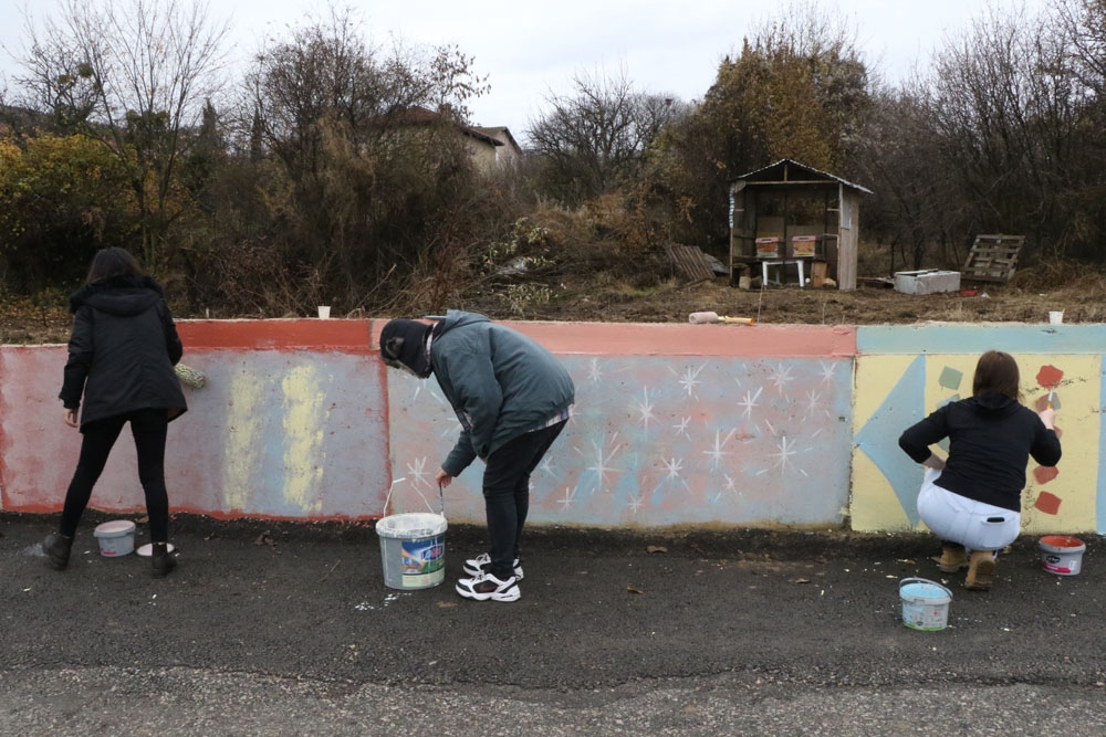 Hem Ders Yaptılar Hem De Mahalleye Renk Kattılar