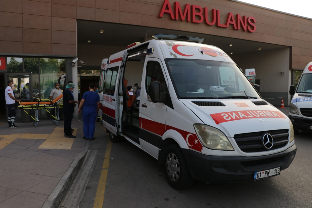 Hemşire karısını çocuklarının gözü önünde bıçakladı