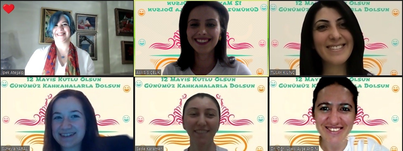 Hemşireler kahkaha yogasında