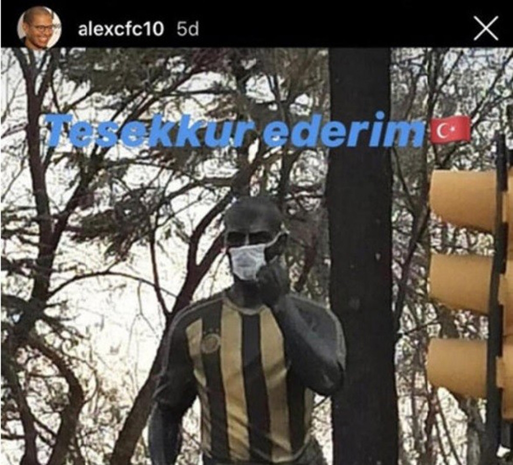Heykeline maske takılan Alex’ten teşekkür