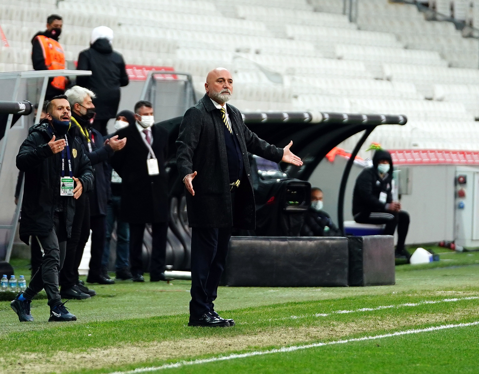 Hikmet Karaman: “3-4 maç sonra, ligdeki yerimiz için daha net konuşurum”