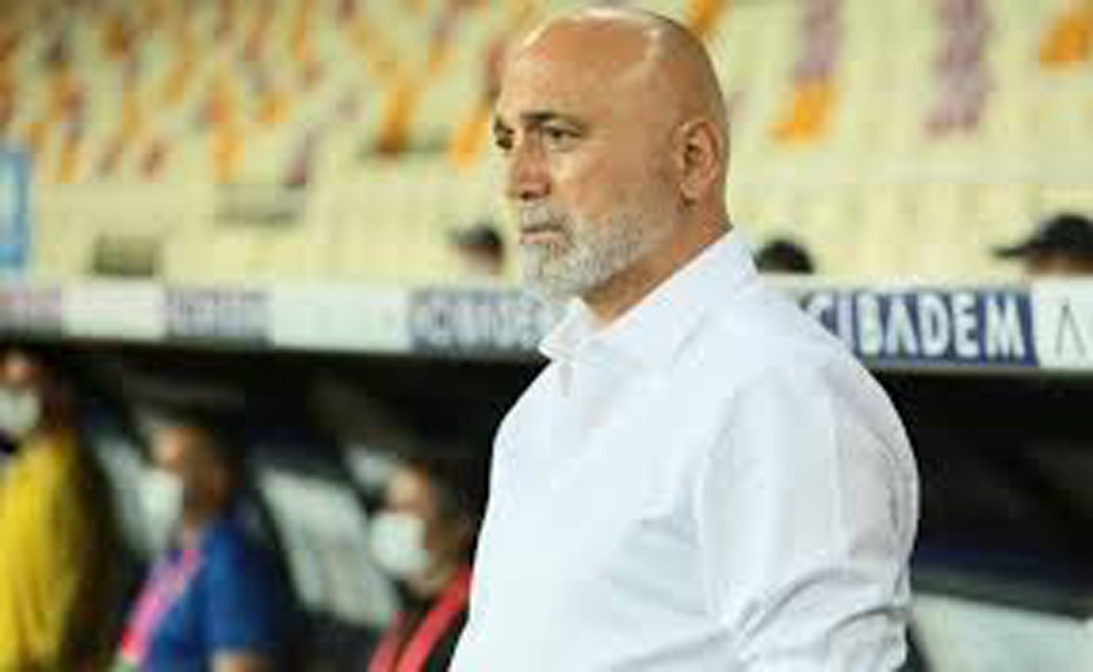 Hikmet Karaman tribünde