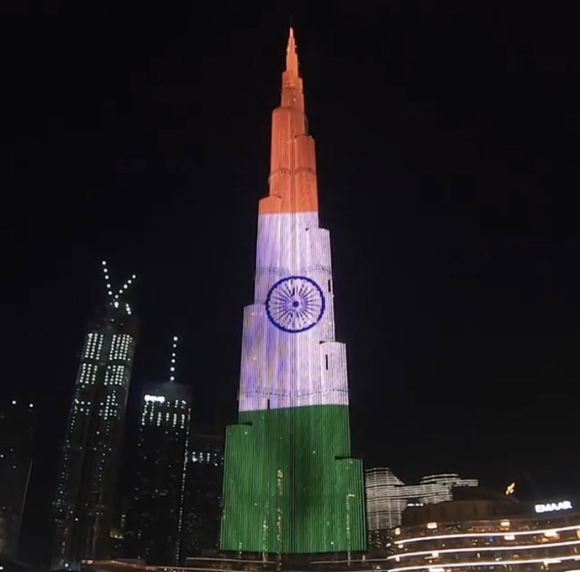 Hindistan’a destek için Burj Khalifa’ya Hindistan bayrağı yansıtıldı