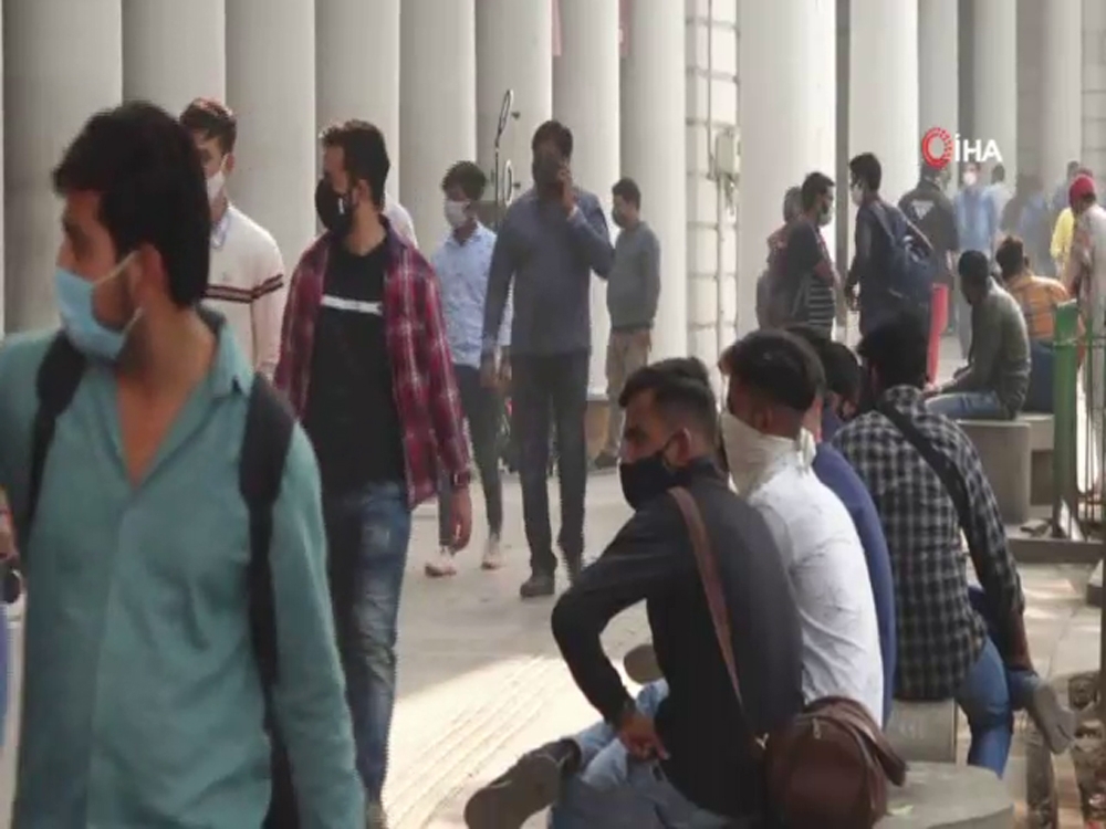 Hindistan‘da günlük korona virüs vaka sayısı ilk kez 200 bini aştı