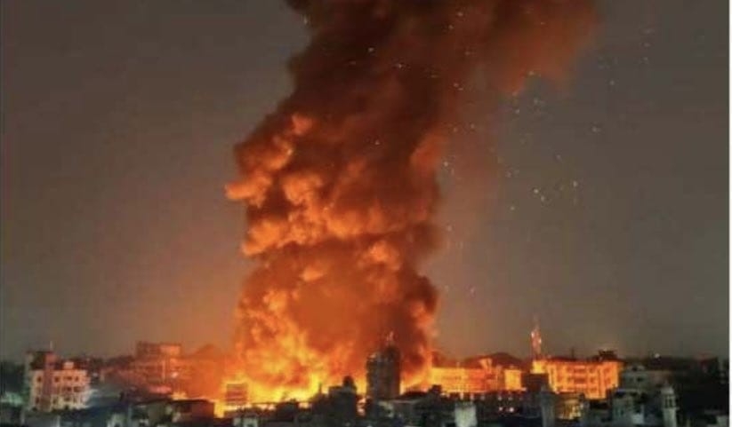 Hindistan’da pazarda korkutan yangın