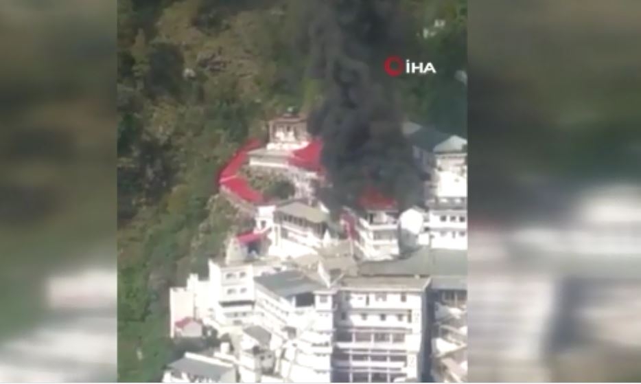 Hindistan’da tapınakta yangın
