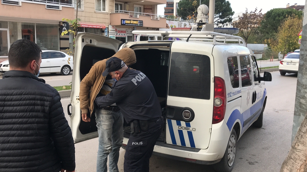 Hırsıza esnaftan meydan dayağı