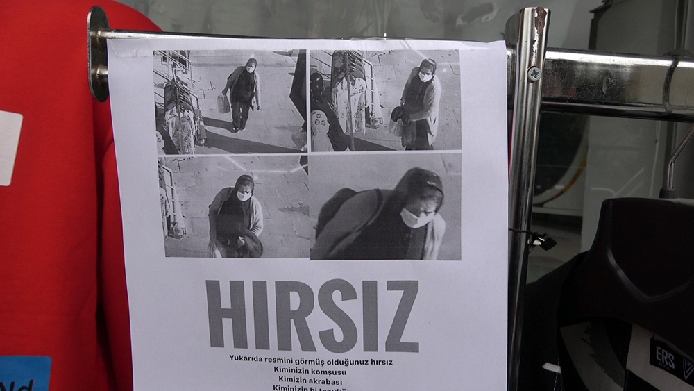 Hırsızın fotoğrafını afiş yapıp dükkanına astı