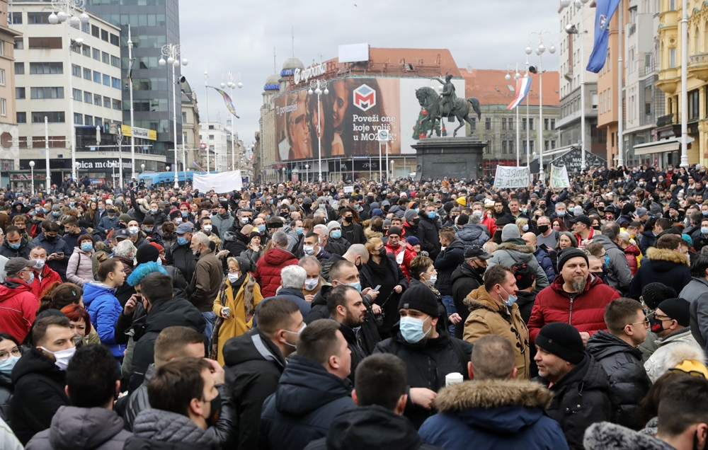 Hırvatistan’da Covid-19 kısıtlamalarına karşı protesto