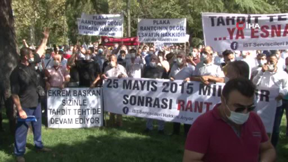 İBB önünde servisçilerden “10 bin yeni servis plakası” eylemi