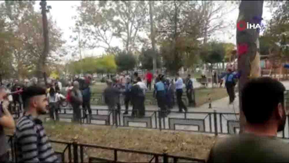 İBB Zabıtasından Seyyar Satıcılara Biber Gazlı Müdahale