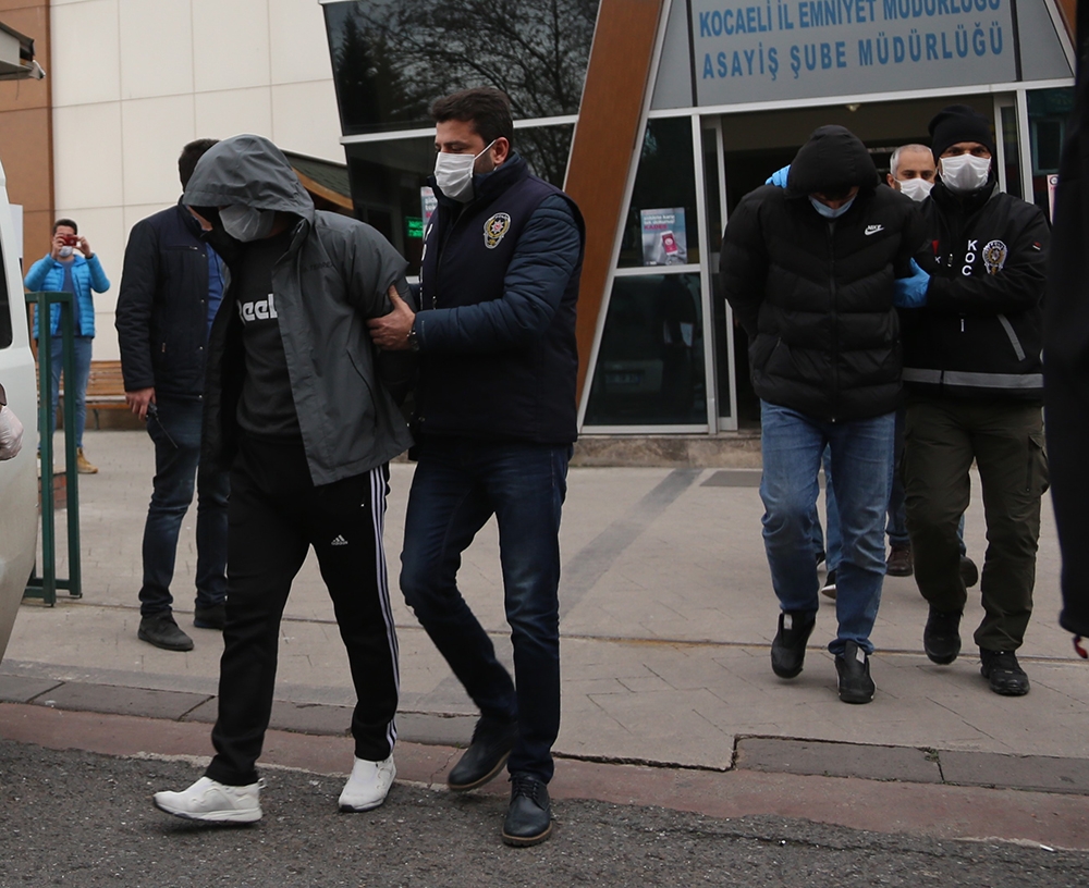 İçerisinde 100 bin TL’lik ziynet eşyası bulunan kasayı çalan şahıslar yakalandı