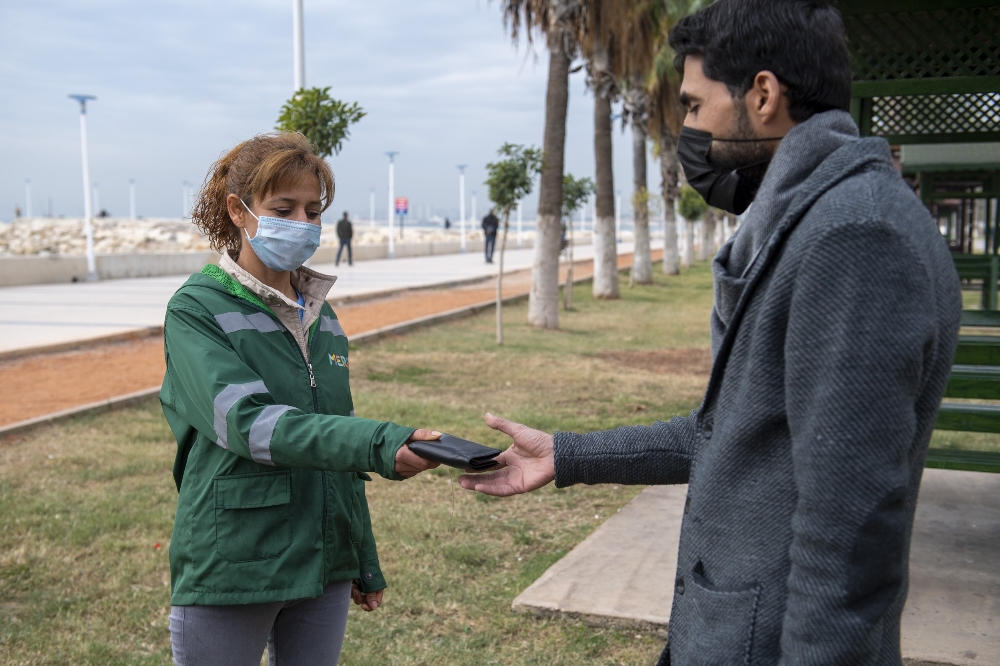 İçinde 20 bin lira olan cüzdanı sahibine teslim etti