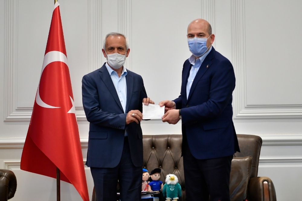 İçişleri Bakanı Soylu, İdlib için 10 briket ev daha bağışladı