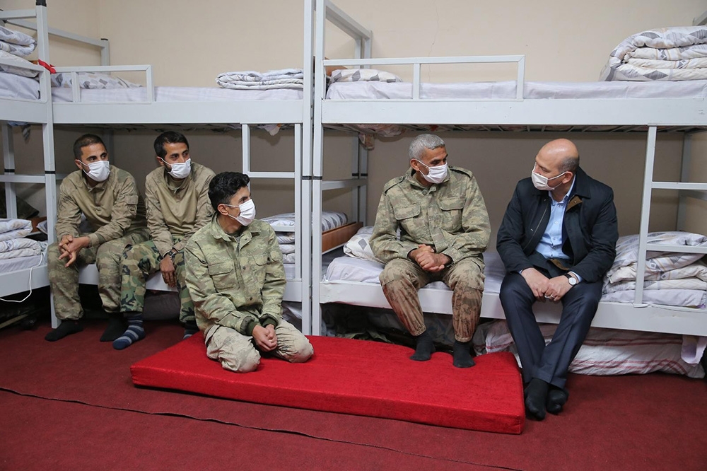 İçişleri Bakanı Soylu, İkiyaka Dağları’ndaki üs bölgesini ziyaret etti