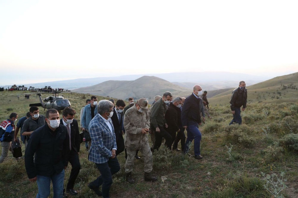 İçişleri Bakanı Soylu kaza yerinde incelemelerde bulundu