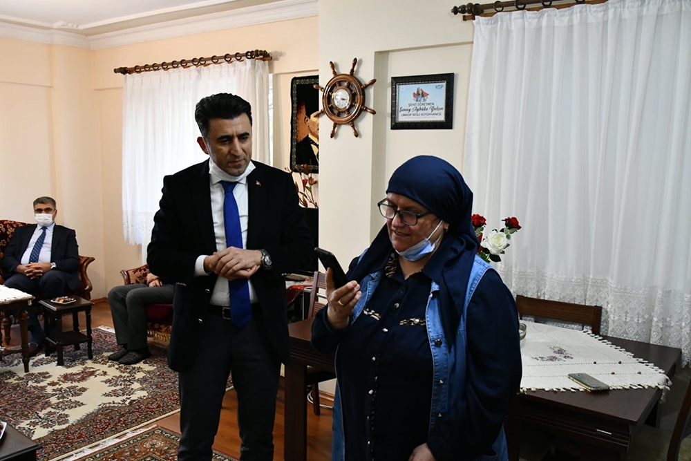 İçişleri Bakanı Soylu, şehit öğretmen Şenay Aybüke Yalçın’ın ailesiyle görüştü