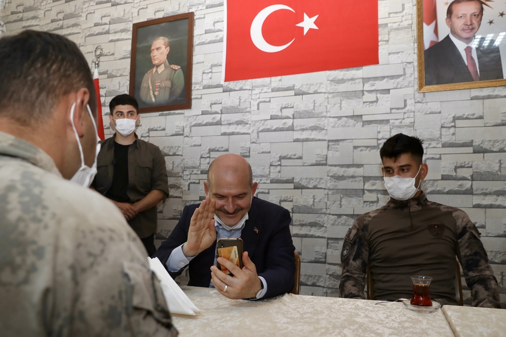 İçişleri Bakanı Soylu Siirt üs bölgesinde