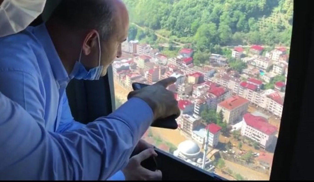 İçişleri Bakanı Süleyman Soylu Giresun’daki sel bölgesinde havadan incelemelerde bulundu