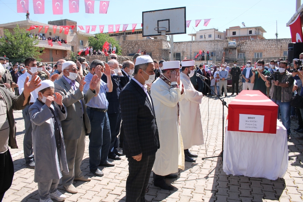 İdlib şehidi ’Kahrolsun PKK’ sloganları ile son yolculuğuna uğurlandı