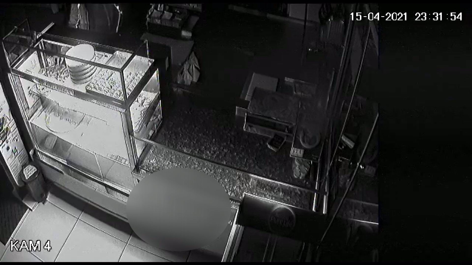 İftardan sonra pastaneden tatlı ve para çaldı