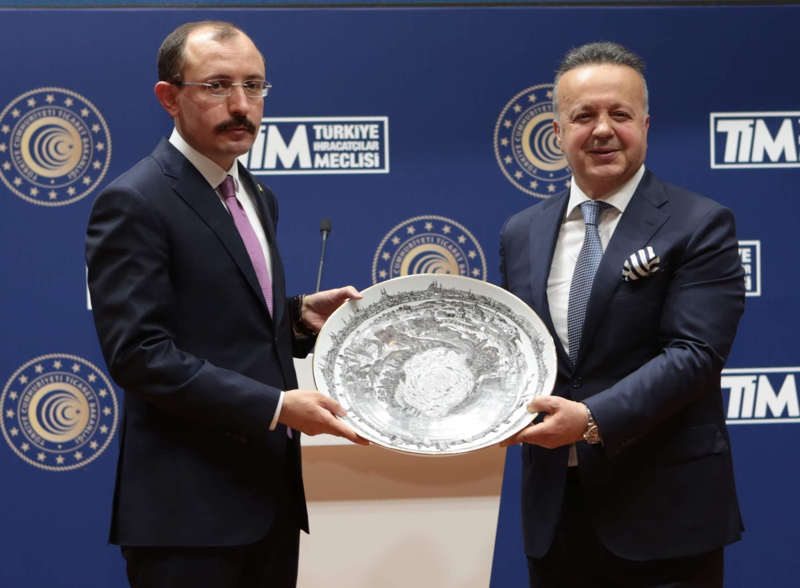 İhracat ailesi 218 ülkede Türk bayrağını dalgalandırdı