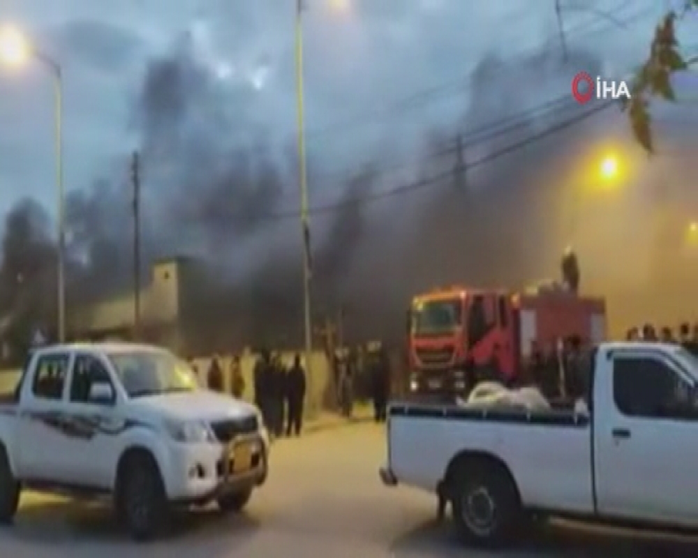 IKBY’de protestocular binaları ateşe verdi