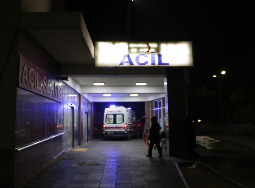 İki Aile Arasında Silahlı, Taşlı Ve Sopalı Kavga: 12 Yaralı