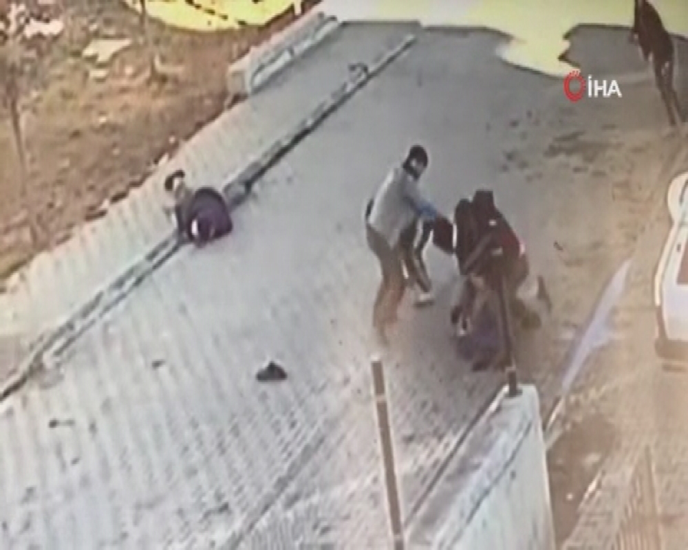 İki aile arasındaki dehşet anları güvenlik kamerasında