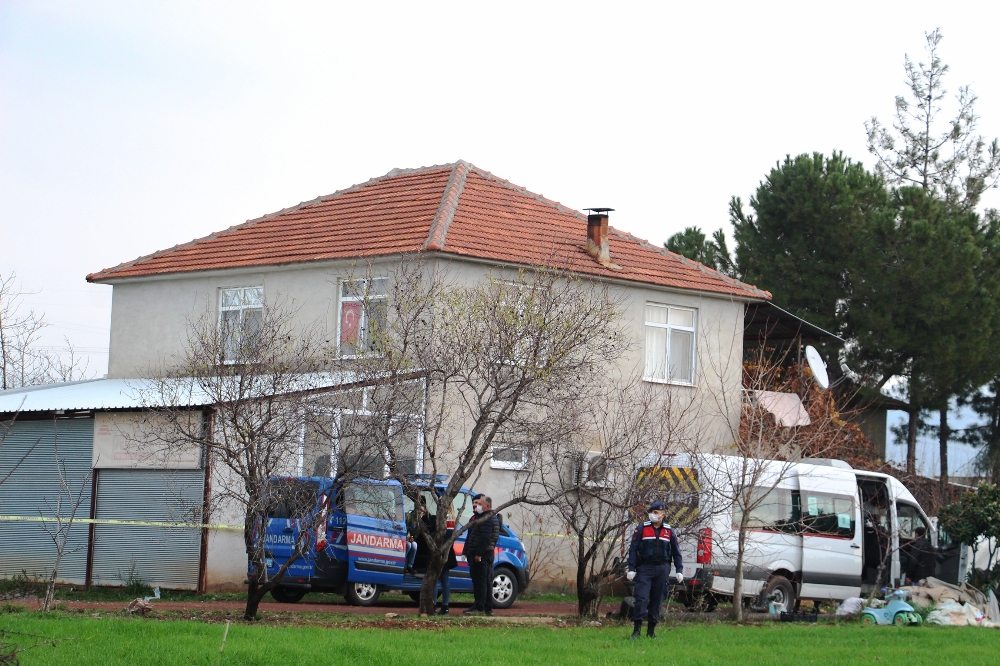 İki çocuk annesi kadına kelepçeli koca şiddeti cinayetle bitti