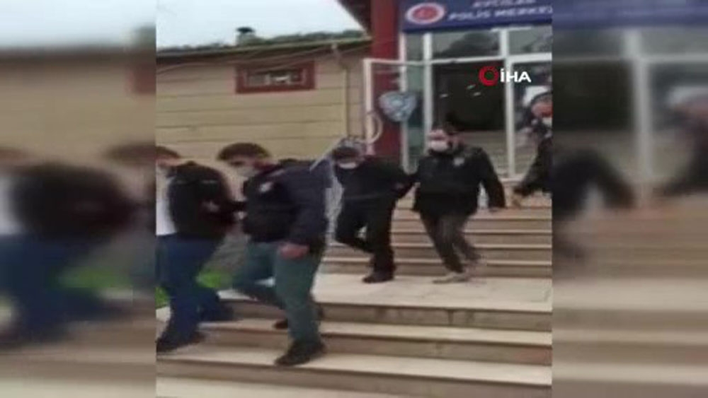 İki iş yerini soyan hırsızlar kamerada
